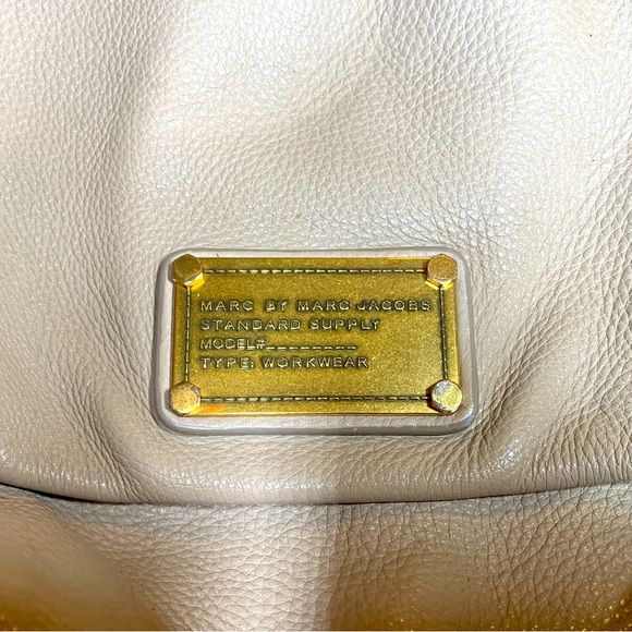 Tan/grey Marc by Marc Jacobs bag. - Picture 4 of 5
